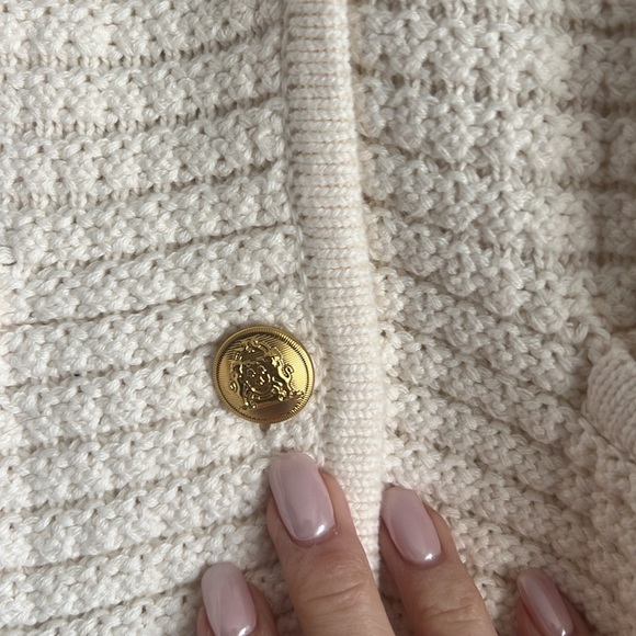 Excellent condition cream colored Chanel light cardigan by the gap size small - Picture 3 of 5